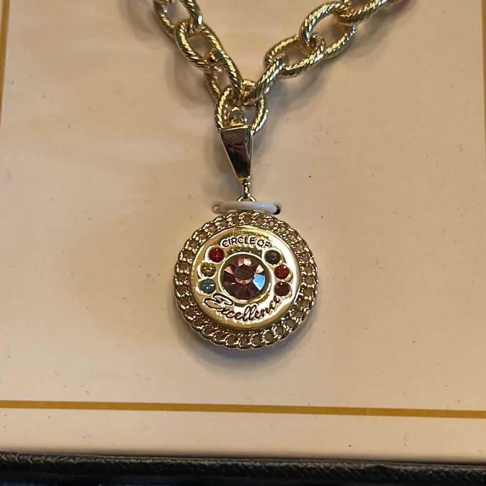 Color Street Circle of Excellence Bracelet. - Picture 3 of 10